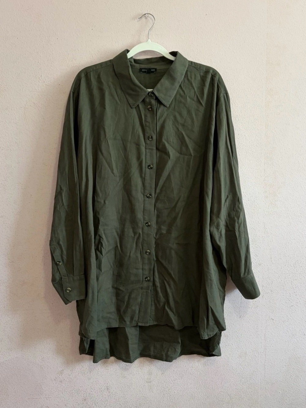 Universal Standard Stretch Linen Sz M Drapey Olive Green Button Shirt high-low